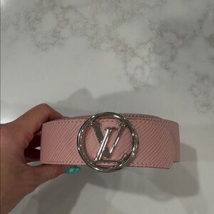 Louis Vuitton LV circle 35 mm reversible belt; pink epi leather and monogram